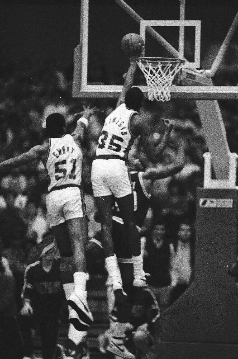 LD125-46 1986 College Basketball DePaul UAB Blazers (55) ORIG 35mm B&W NEGATIVES Без бренда - фотография #6