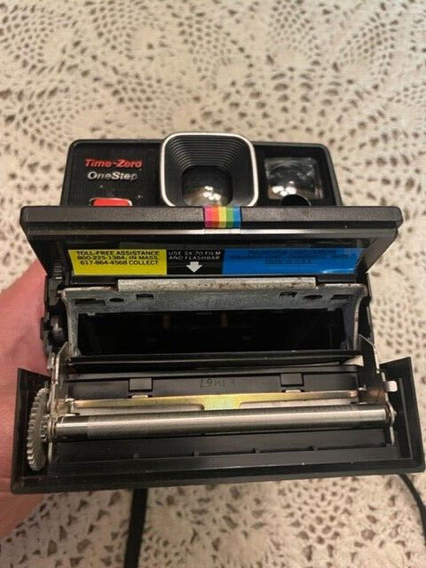 Vintage Polaroid SX-70 OneStep Time-Zero Camera w/ Type 108 Polacolor 2 Film Polaroid SX-70 OneStep Time-Zero - фотография #2