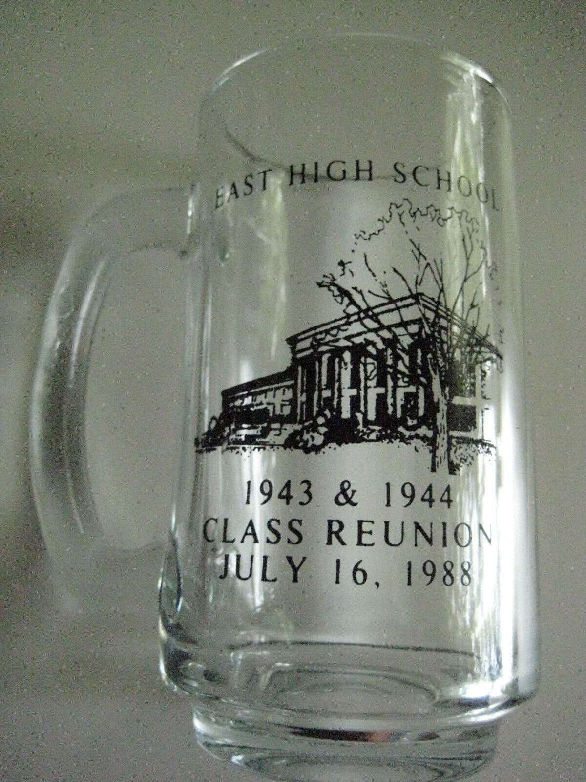 EAST HIGH SCHOOL CLEVELAND, OHIO. CLASS REUNION 1988 - PAIR OF GLASS MUGS - MINT Без бренда - фотография #2