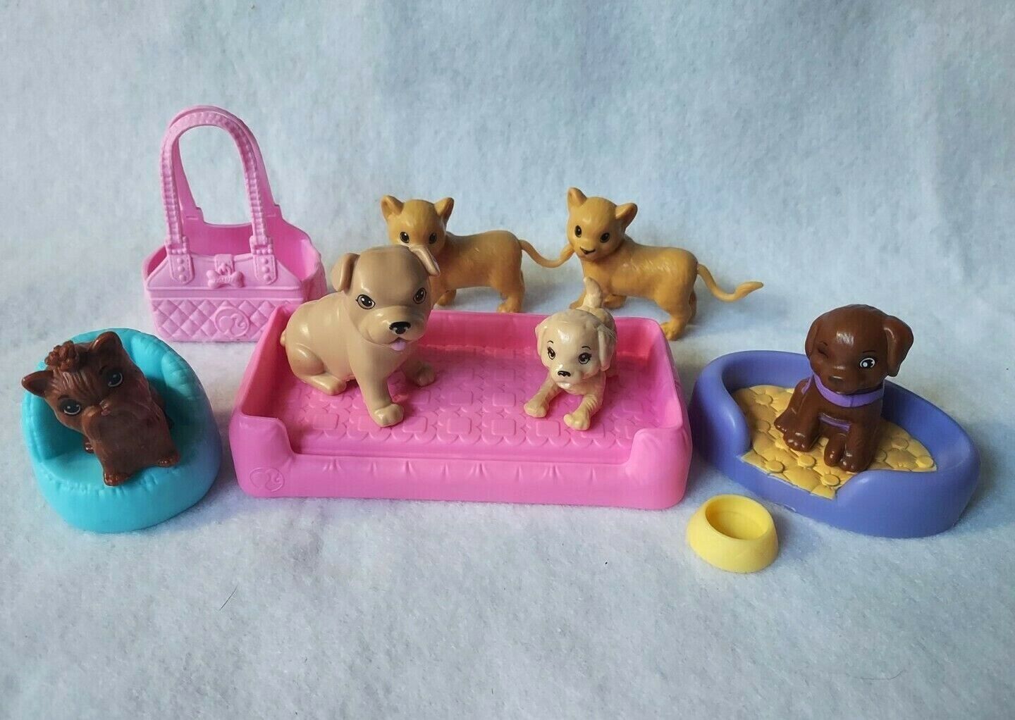 Barbie Pets and Beds & Photojournalist Lion Cubs Accessory Lot 11 pieces Mattel - фотография #2