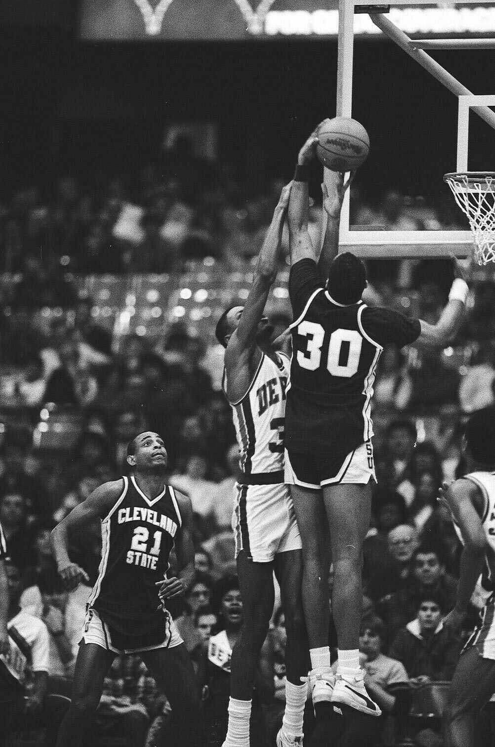 LD125-4 1986 DePaul Cleveland St College Basketball (62) ORIG 35mm B&W NEGATIVES Без бренда - фотография #8