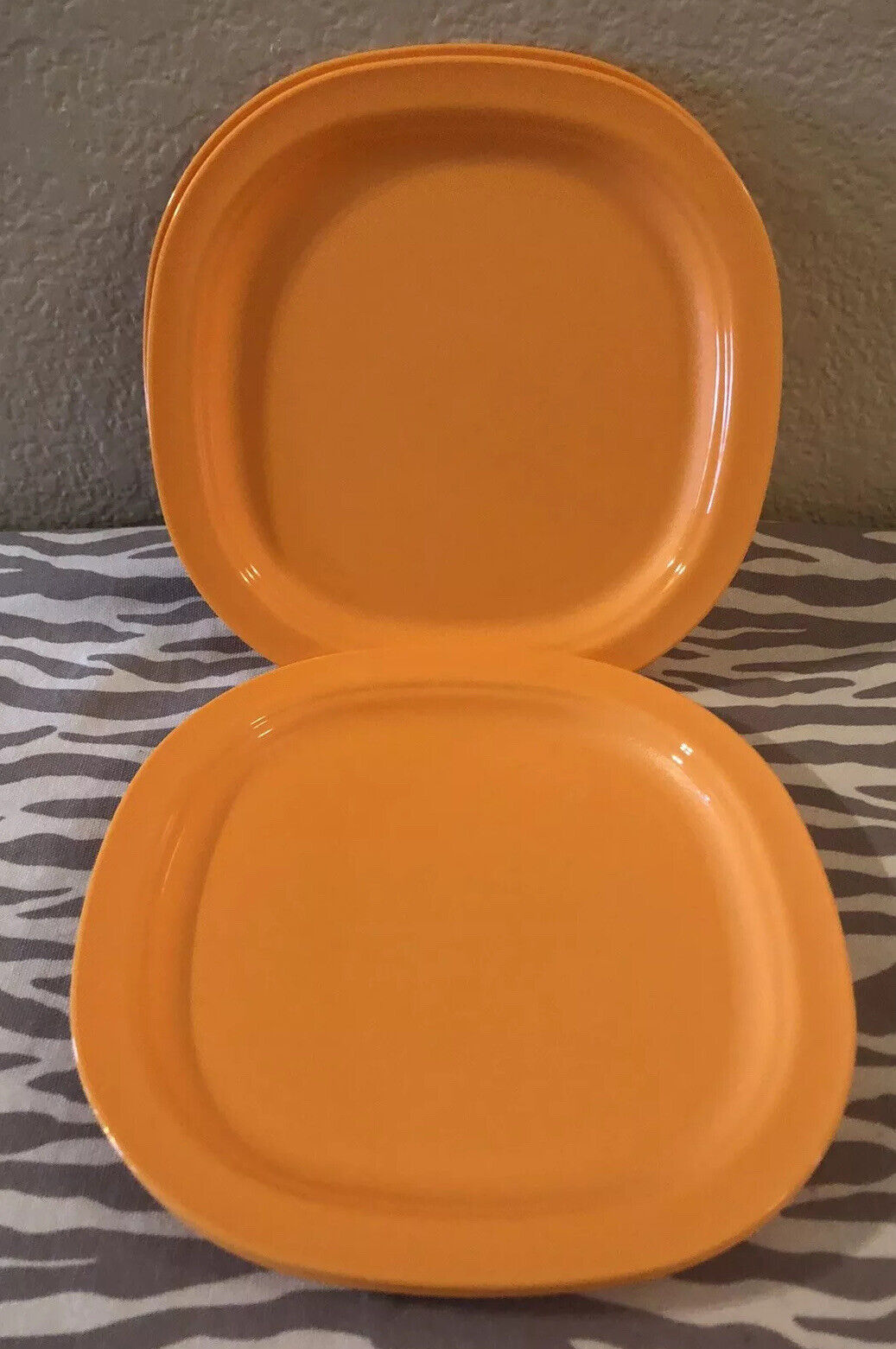 Tupperware Luncheon Plates Dessert Plates Set of 4 Orange 7 3/4” New Tupperware