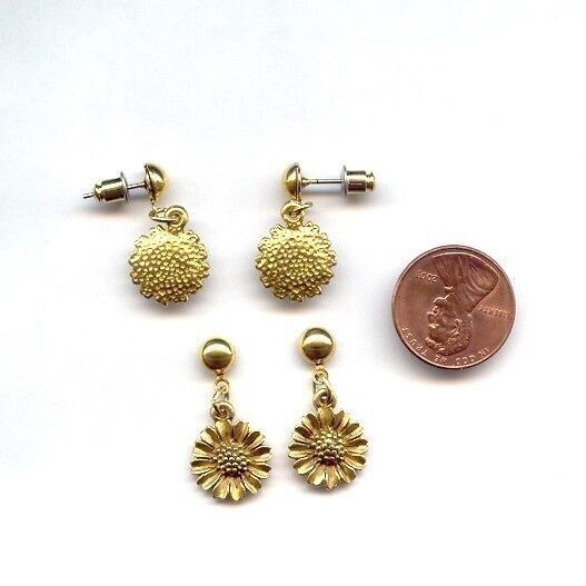 PAIR (2 PIECES) VINTAGE ANTIQUE GOLD PLATED DAISY FLOWER DANGLE EARRINGS 4046 Unbranded
