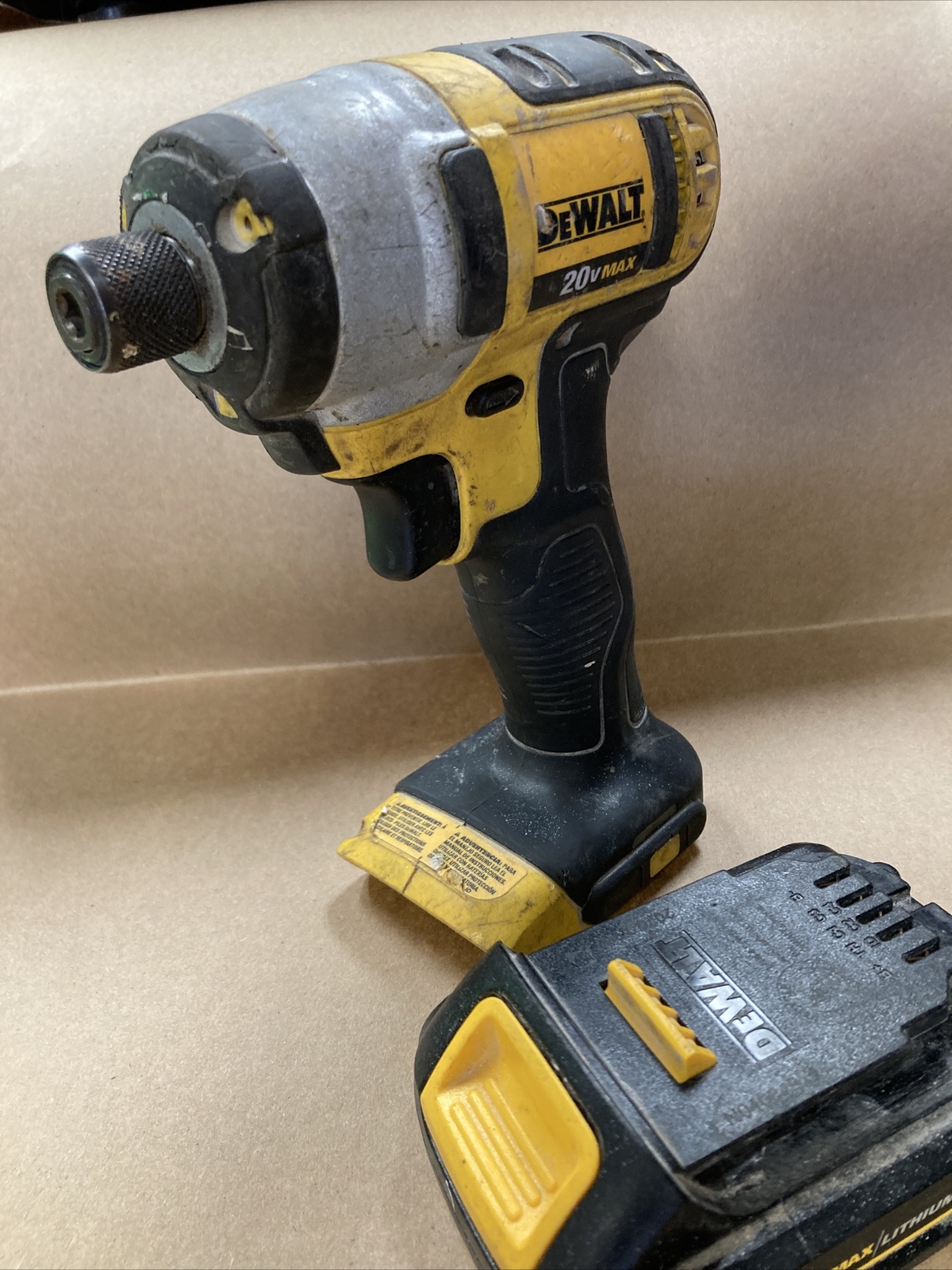 Dewalt DCF885 20V Impact Driver   with Battery DEWALT DCF885B-NBX