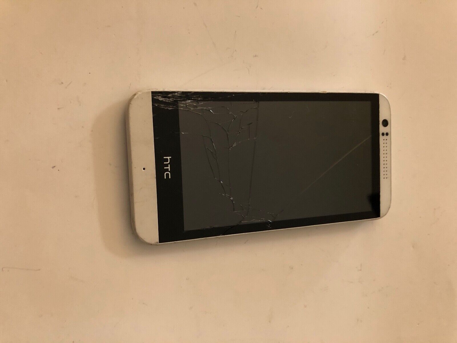 HTC Desire 510 White Boost Mobile Android Phone, Cracked glass - read HTC HTC Desire 510 - фотография #3