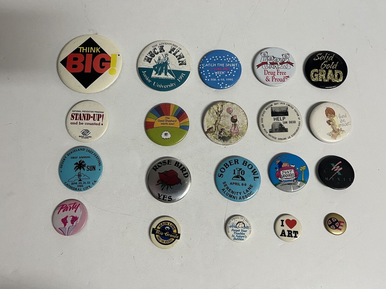 Lot of 20 Miscellaneous Vintage Pinback Buttons, Politics, Tourist, Family Без бренда