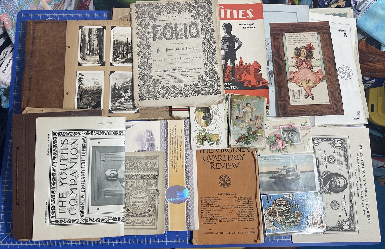 FUNDLE Bundle 100+ Pieces Ephemera Vintage Antique Paper Postcards, Stamps etc. Без бренда