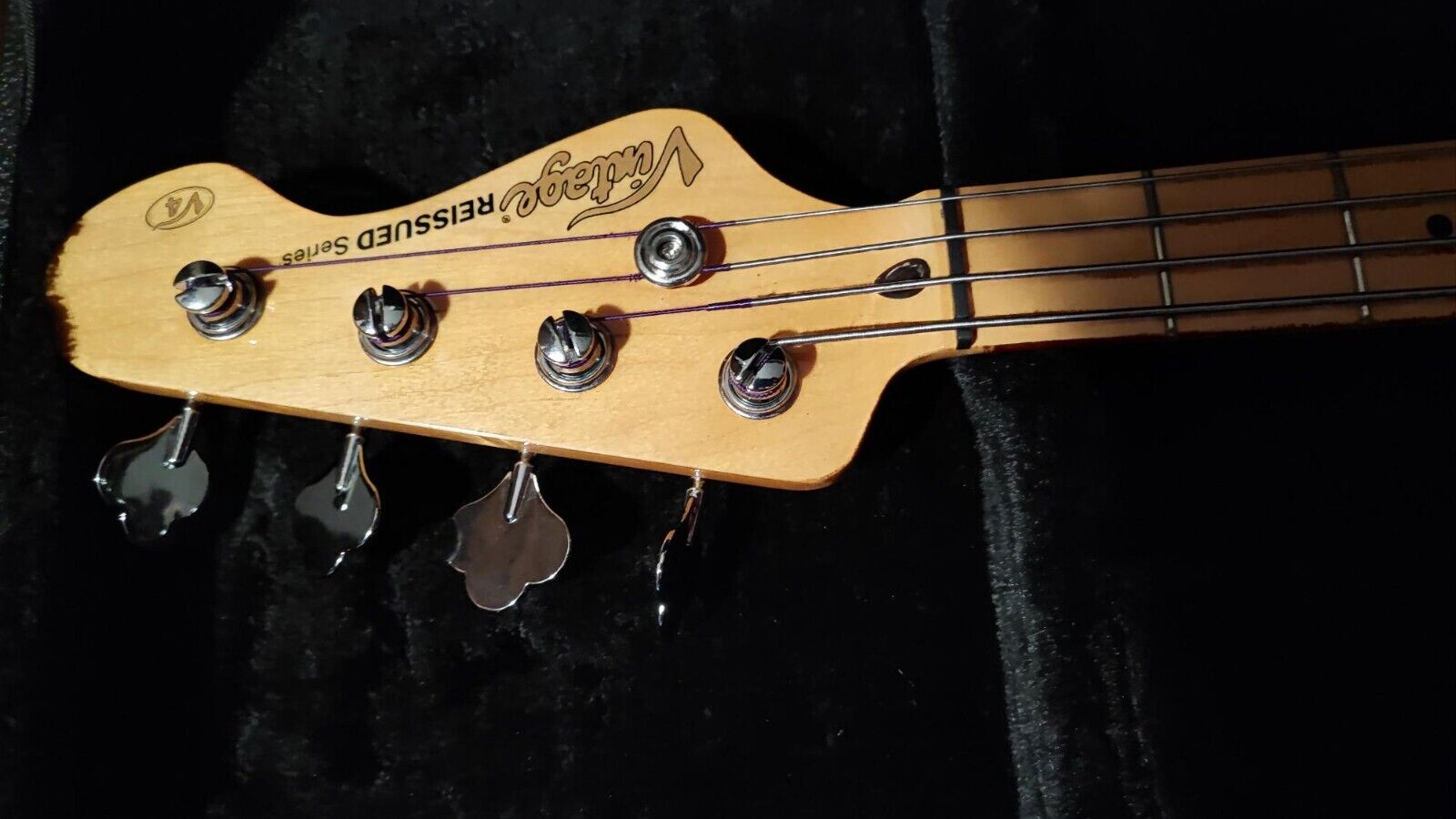 Beautiful "New" "VINTAGE REISSUED" Vintage White Precision Bass w/ Maple Neck Vintage Precision - фотография #9