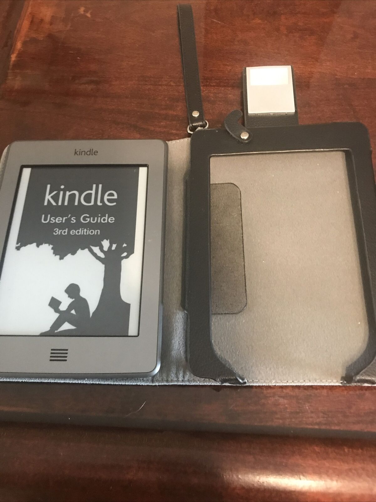 Amazon Kindle Touch (4th Gen) 4GB, Wi-Fi D01200, With Case And Light. Amazon D01200