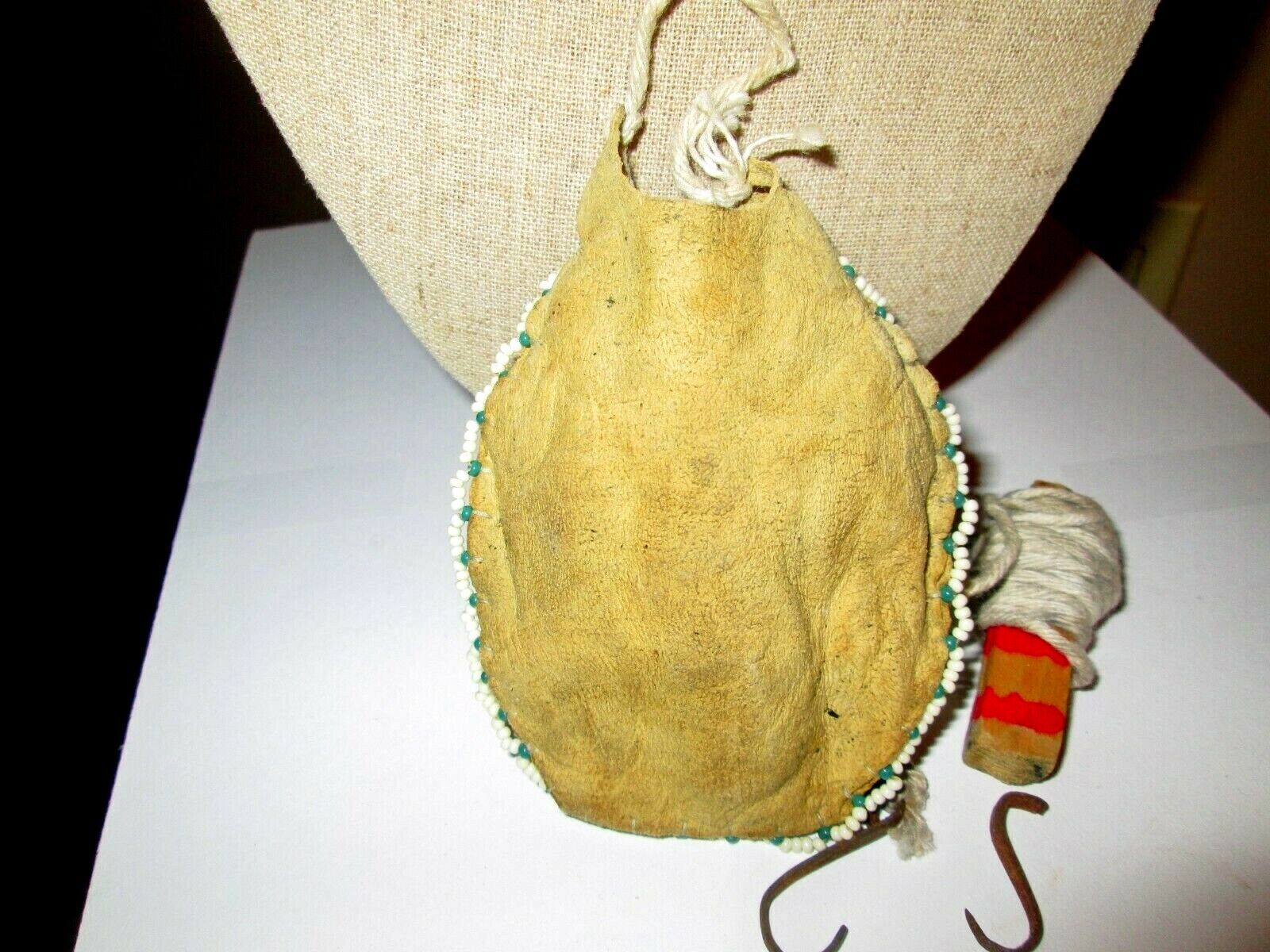 Antique Brain Tanned & Beaded Pouch with Handmade Fishing Line, with Appraisal  Без бренда - фотография #5