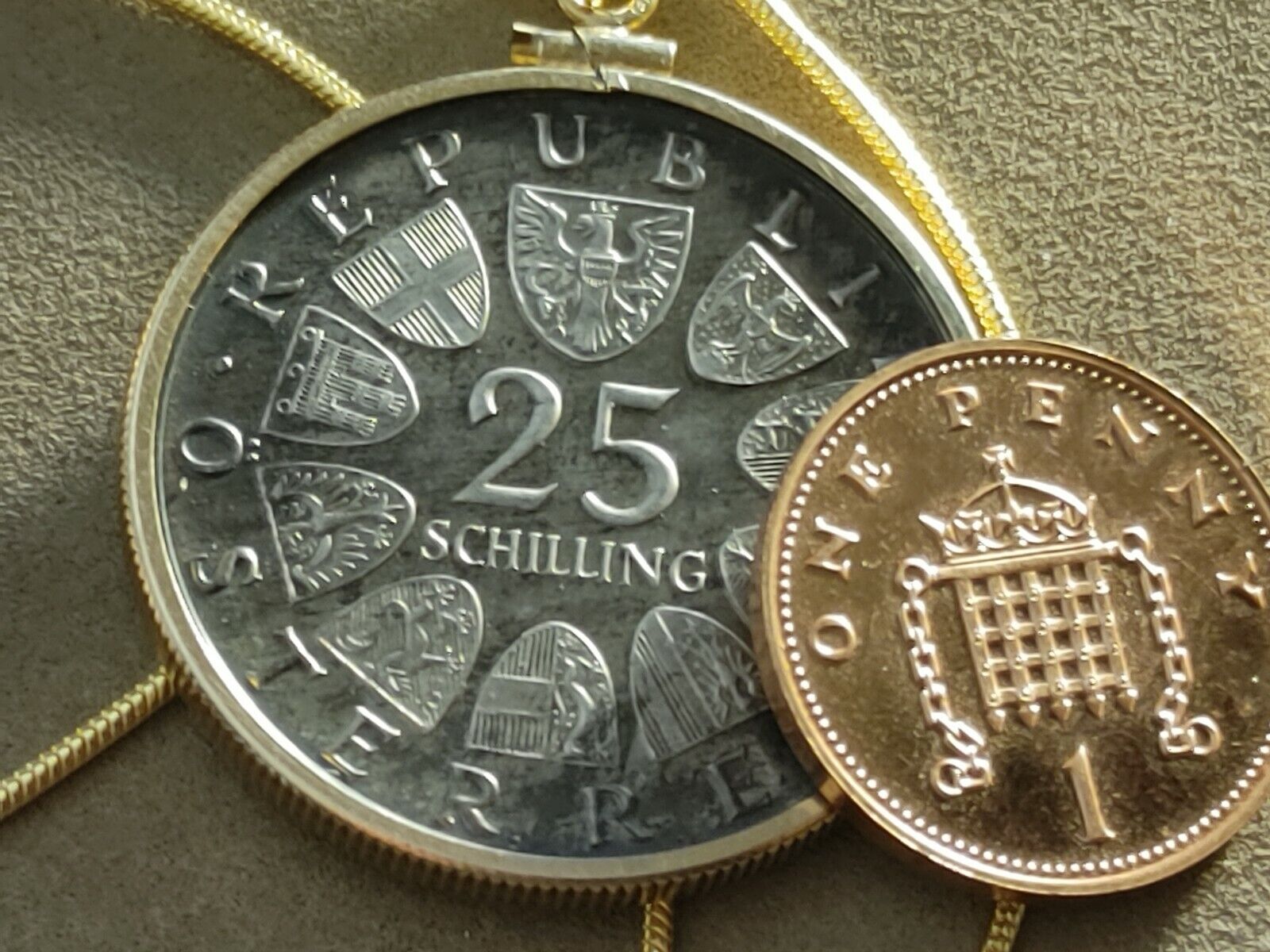 Rare 1965 Silver Austrian Shield coin Pendant on a 24" 18KGF  Snake Chain 32mm Honoredallies - фотография #12