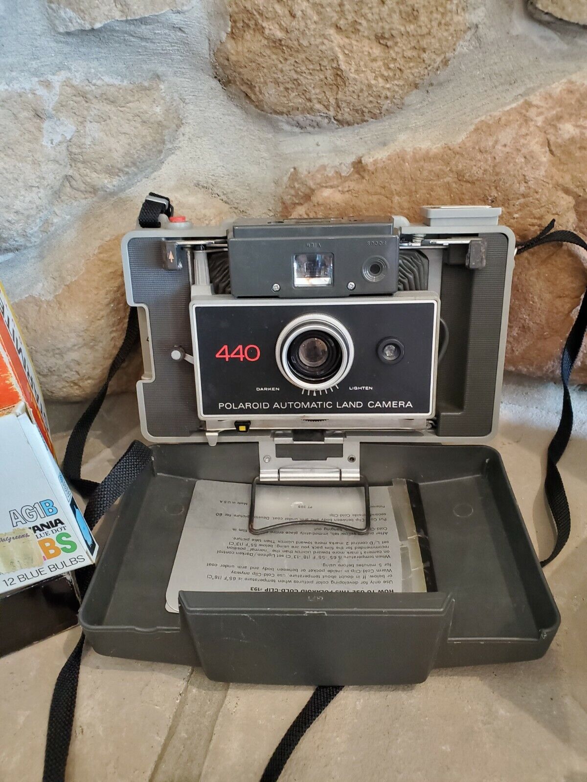 Vintage Camera Coll. in Samsonite train luggage Starmite II, Polaroid 440, Globe Polaroid 440 - фотография #8
