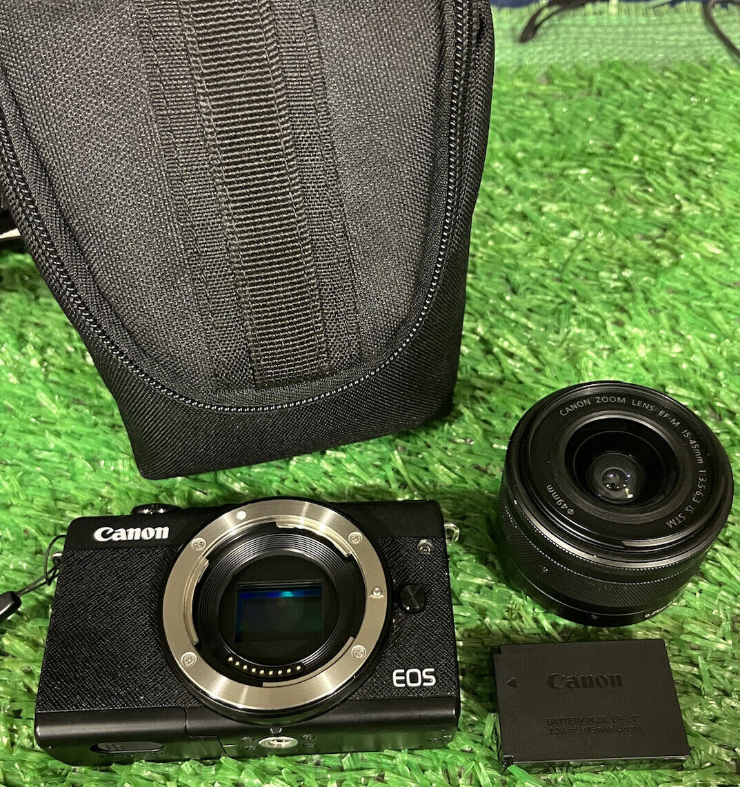 Canon EOS M200 Creator Kit, Mirrorless 4K Vlogging Camera W/15-45mm Lens ‼️NEW‼️ Canon Canon EOS M200