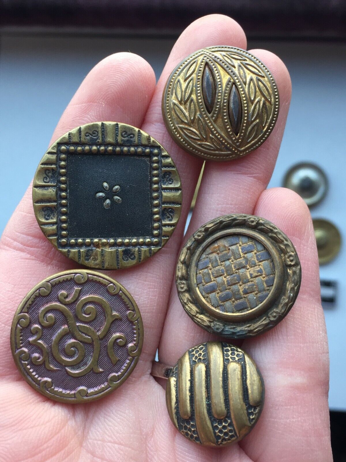 Lot of 9 antique metal buttons picture cut steel tinted deco nouveau Без бренда - фотография #2
