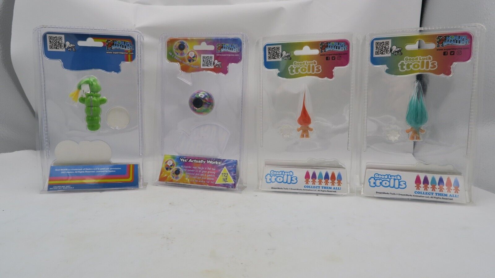 Mattel Games World's Smallest Toys 2 Trolls, Magic 8 Ball, Glo Worm LOT OF 4 NEW Mattel - фотография #2