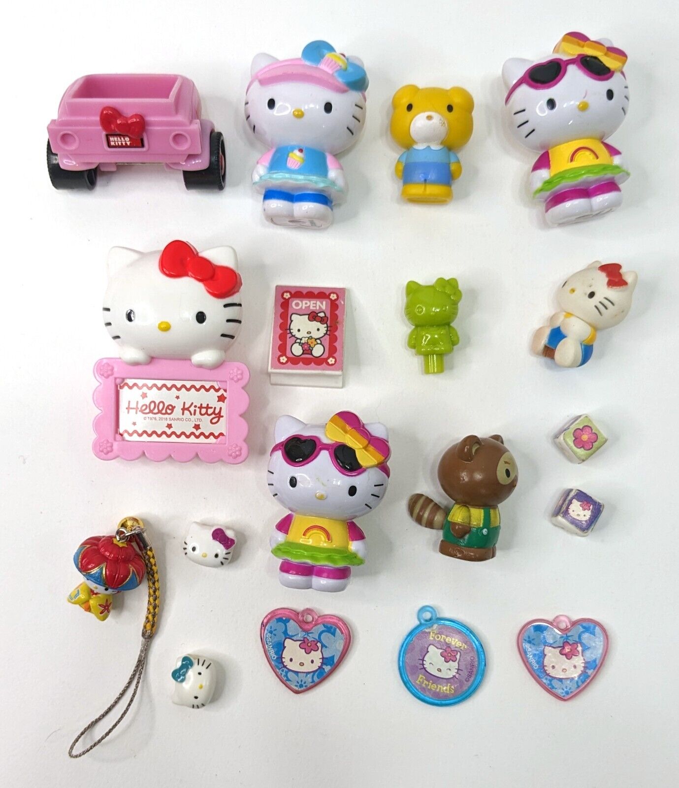 Hello Kitty Playset Lot of 18 Miniatures Jody, Tracy, Sidewalk sign, Figurines Sanrio