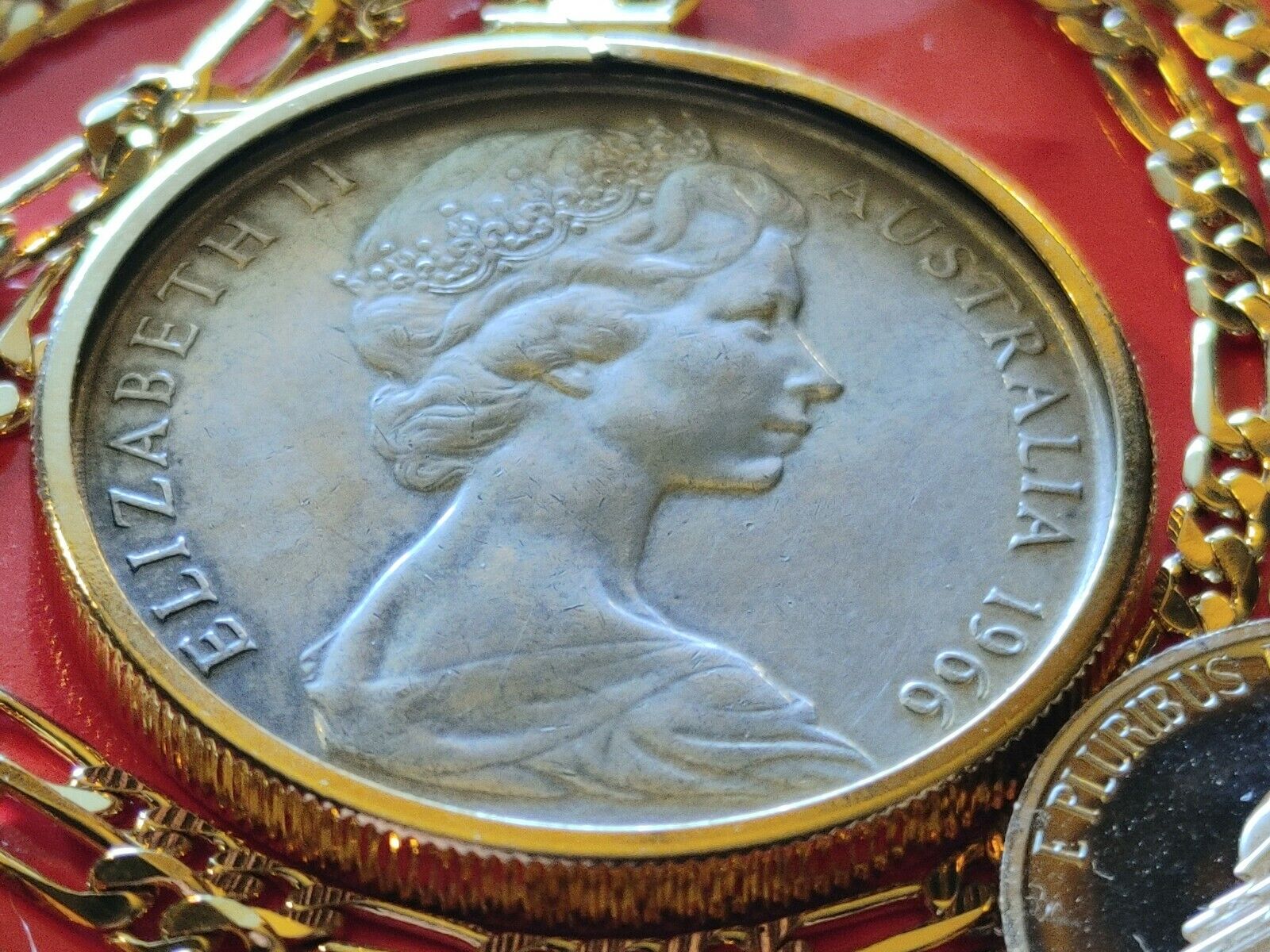 1966 Australia Silver 50 cent pendant on 24" 18KGF Gold Filled Chain. 32mm (P&R) Honoredallies - фотография #6