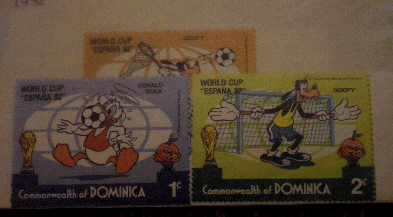 DISNEY STAMPS, DOMINICA Mint Set (7), "WORLD SOCCER - Donald & Goofy," MNH, 1982 Без бренда - фотография #2