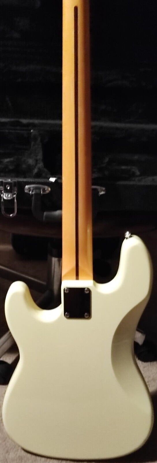 Beautiful "New" "VINTAGE REISSUED" Vintage White Precision Bass w/ Maple Neck Vintage Precision - фотография #3