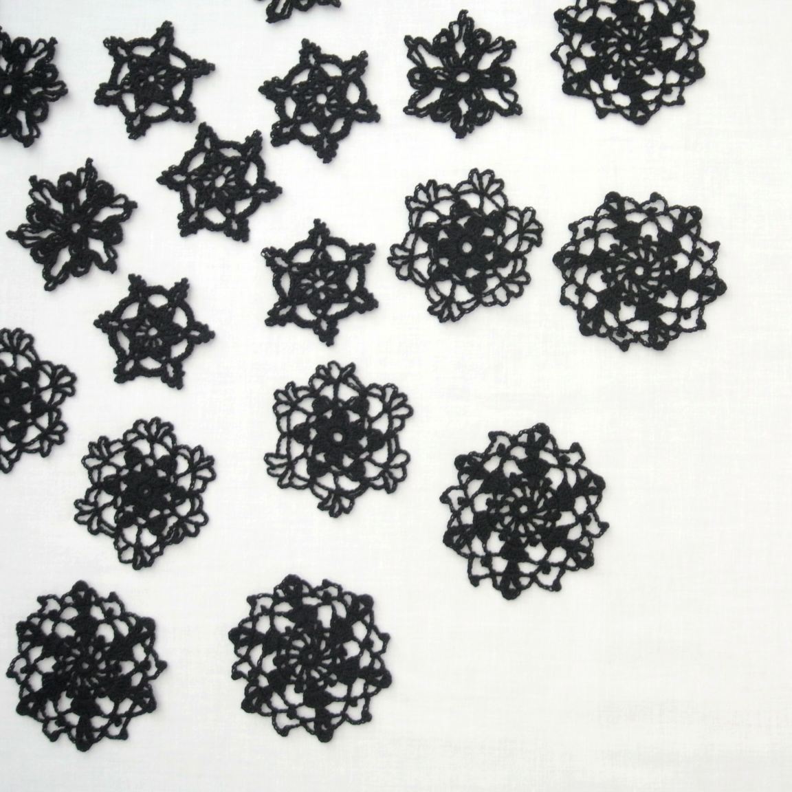 30 pcs, 7–9,5 cm, 2.8–3.7 “, Black, Halloween, Crochet Snowflakes, ogrc30, 299 Handmade - фотография #4