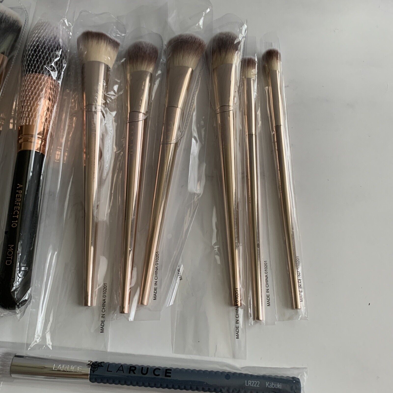 Lot of 25 Makeup Brushes ~ Various Brands + Wholesale Resale Gifts SALE *B7 Unbranded B7 - фотография #4