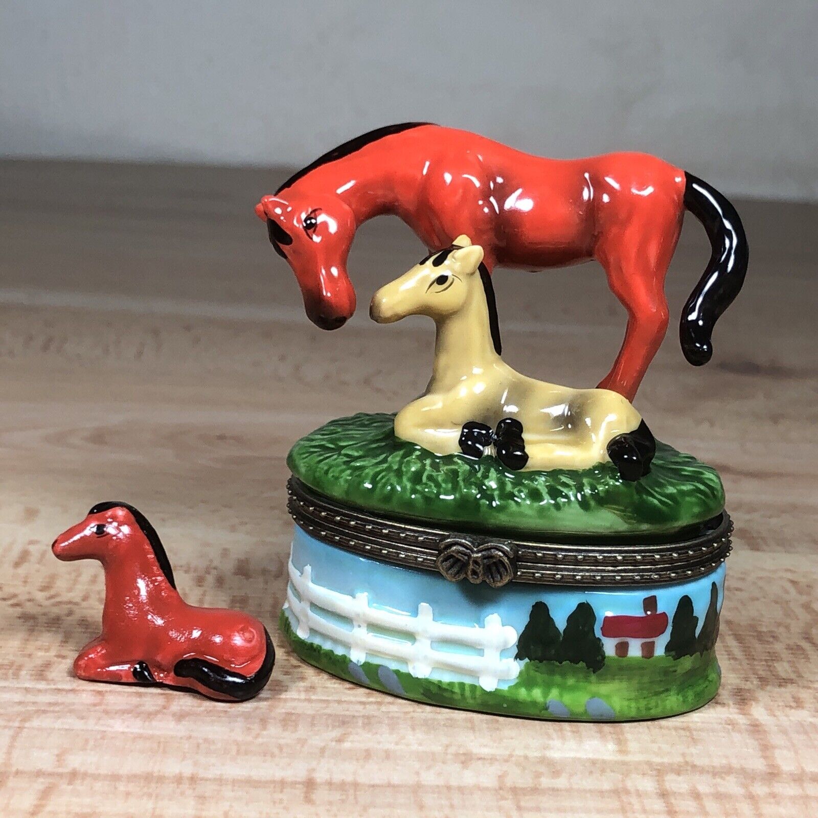 Vintage Foal Mare Horse Pony Ceramic Figurine Hinged Trinket Jewelry Box 3" NOS Без бренда