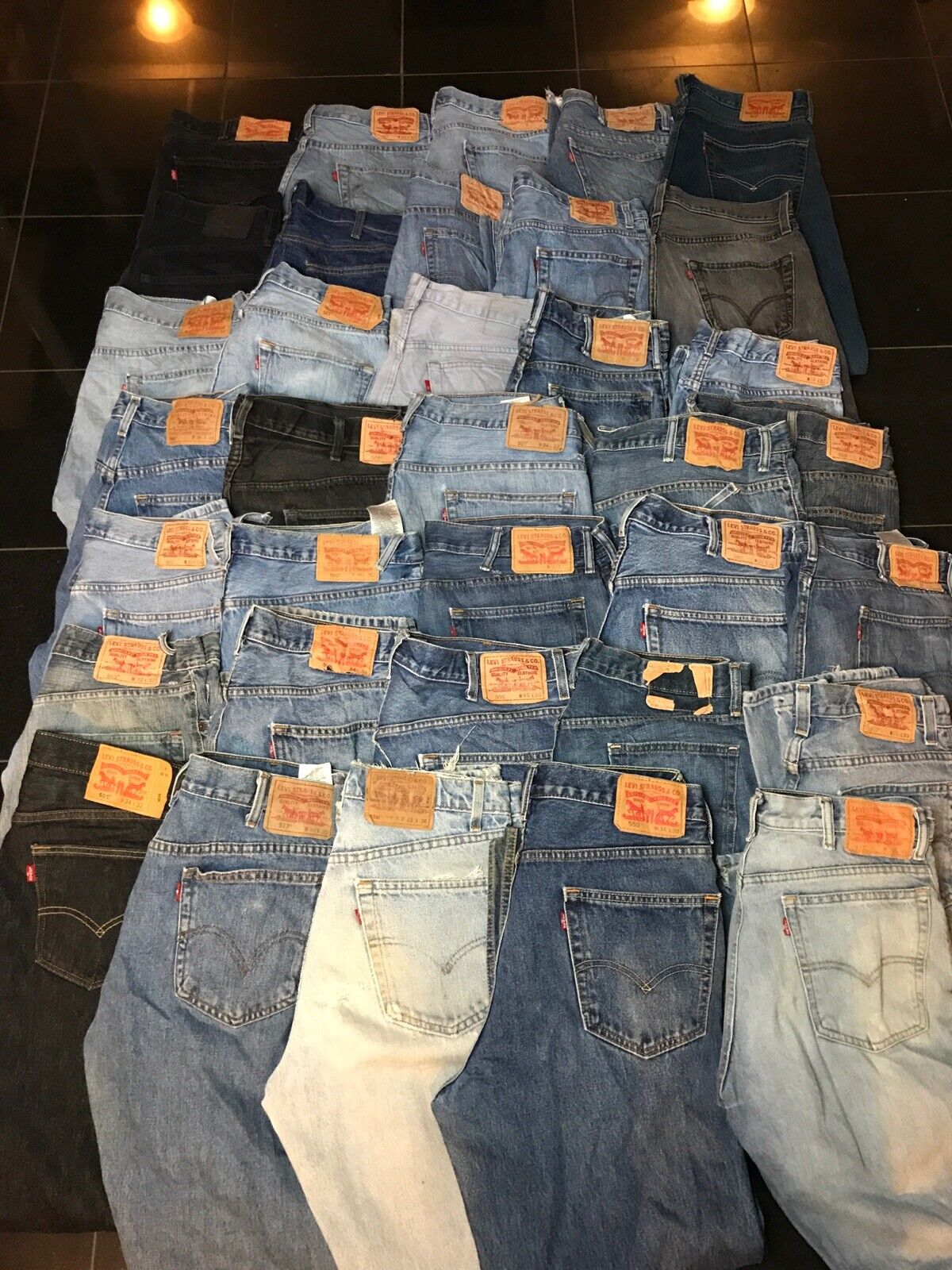 Wholesale Lot of 20 pairs of Levi's Salvage Jeans Levi's
