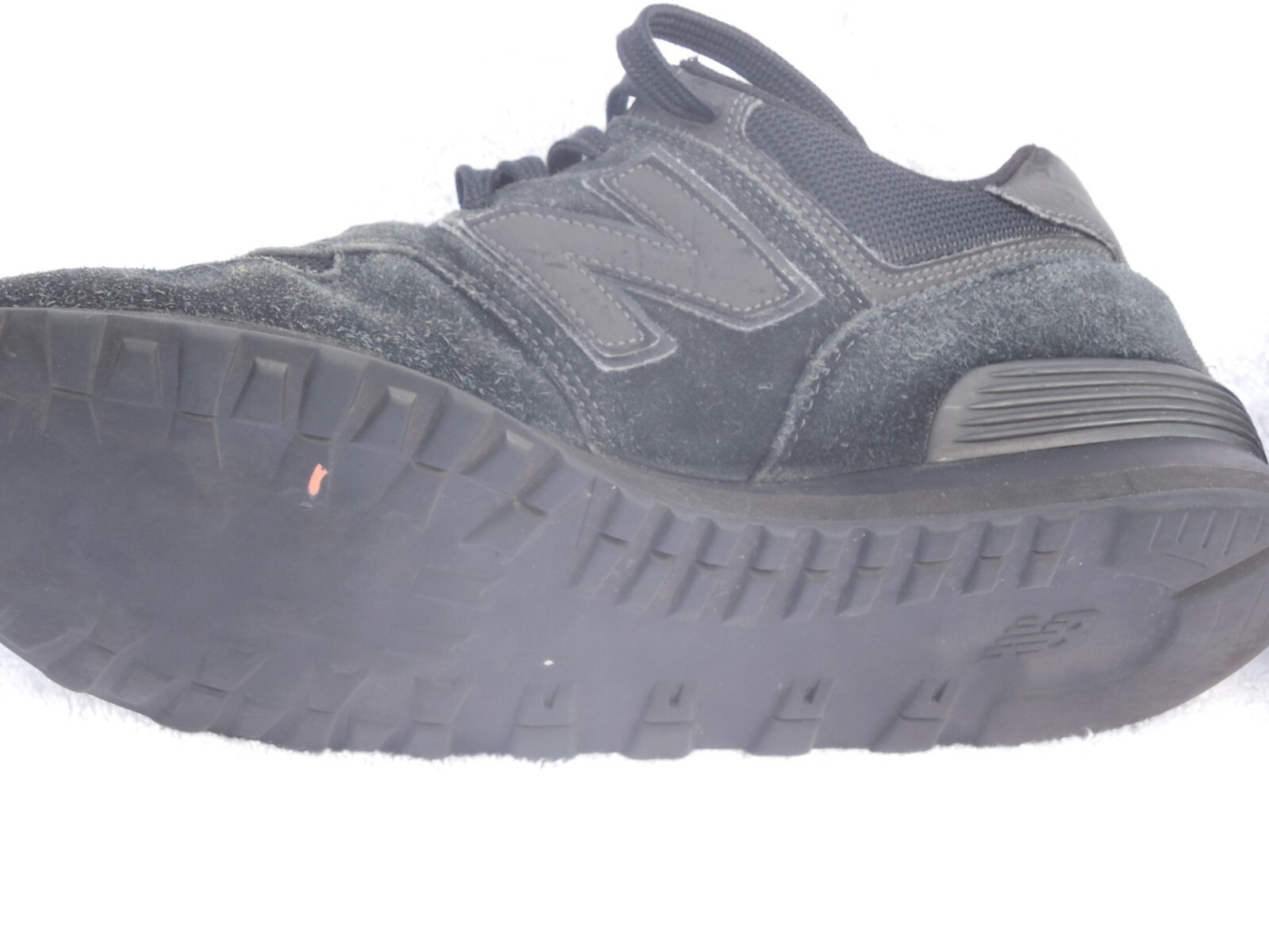 USED BLACK SUEDE NEW BALANCE  CLASSICS 574 SNEAKERS New Balance New Balance 574 - фотография #5