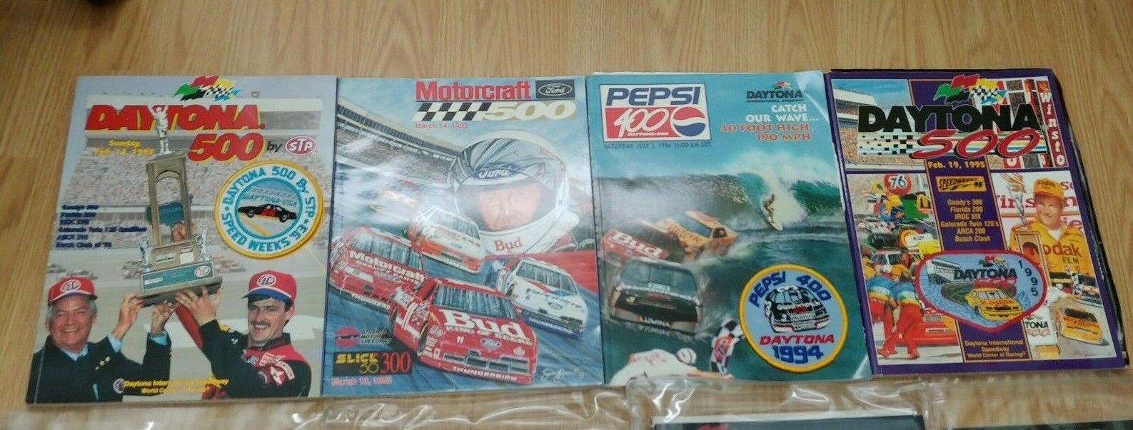 Lot of (10) NASCAR Race Programs (3 with patches and 6 with plastic sleeves) Без бренда - фотография #3