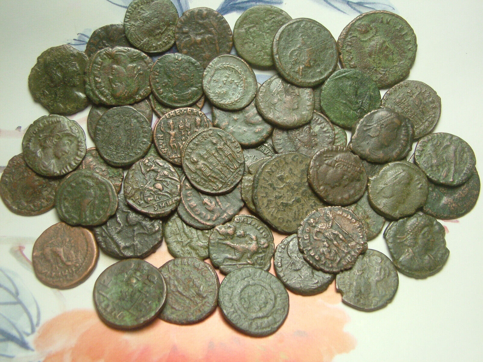 Lot 5 Ancient Roman coin Constantine Valentinian Licinius Consantius Claudius Без бренда - фотография #9