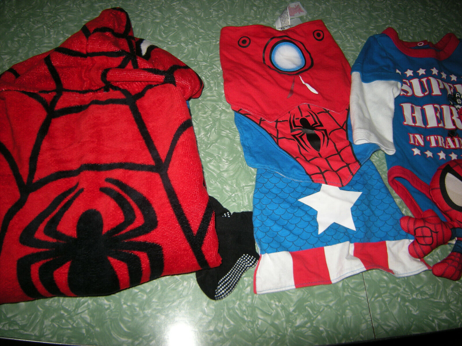 LOT of Spider-Man,Marvel Baby Items:Towel, Bibs, PlushToy, Knit Hat, One-Piece Без бренда - фотография #3