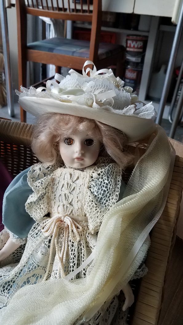 Louis Nichole World Doll ~  #61870 ~ 19" ~ blue dress, hat ~ 1983 The World Doll - фотография #3