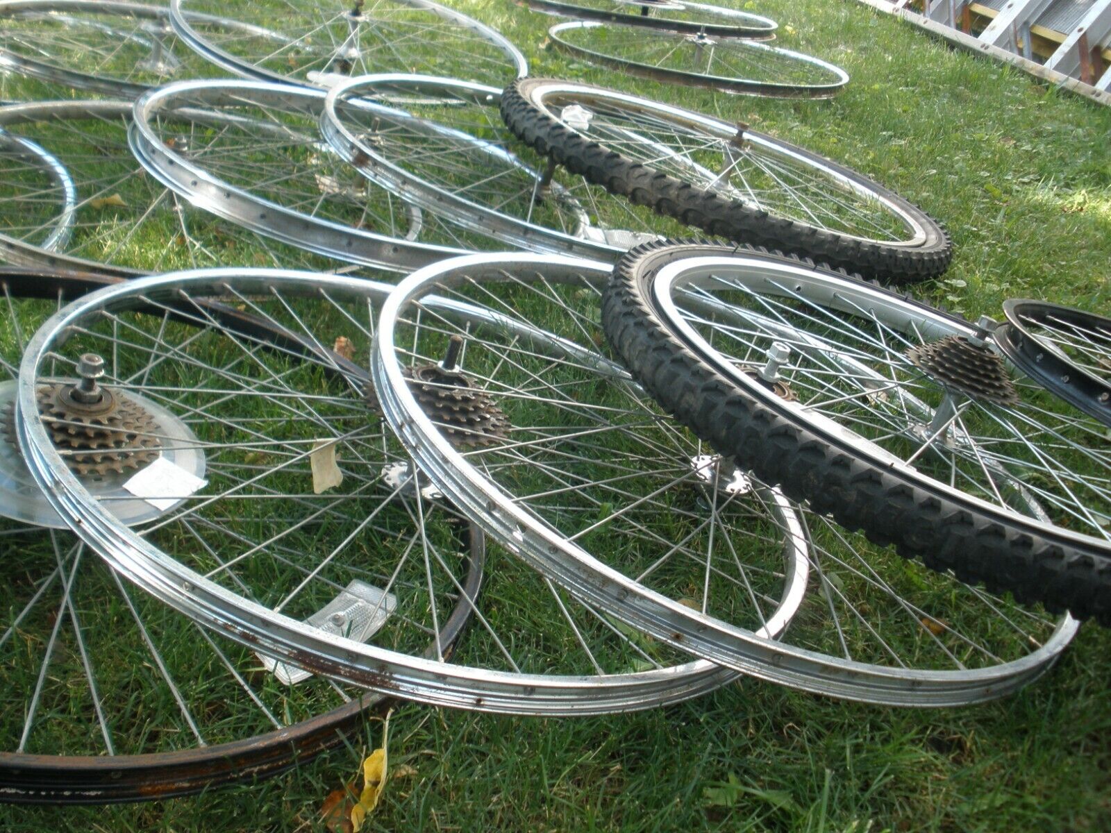 30 Piece Lot Vintage 1970's-90's Bicycle Rims Mixed Size/Style Unknown - фотография #3