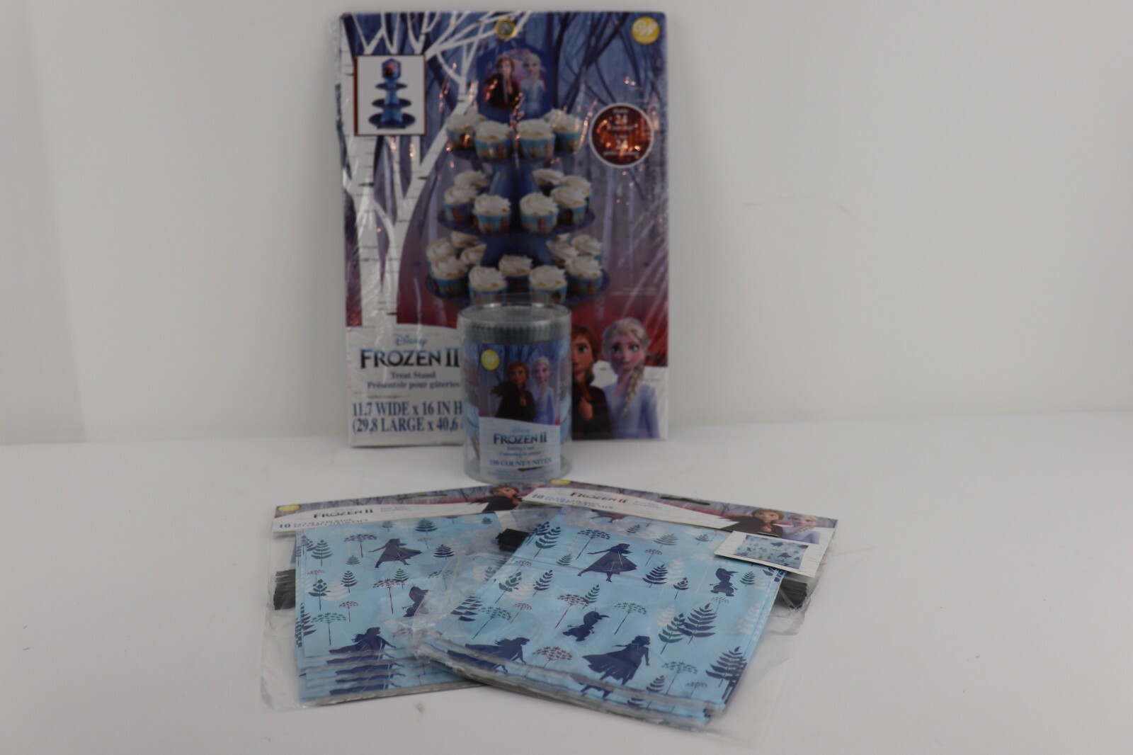 Wilton Frozen 2 Disney Party Set Treat Stand 20 Treat Bags 150 Baking Cups NEW WILTON NA - фотография #2