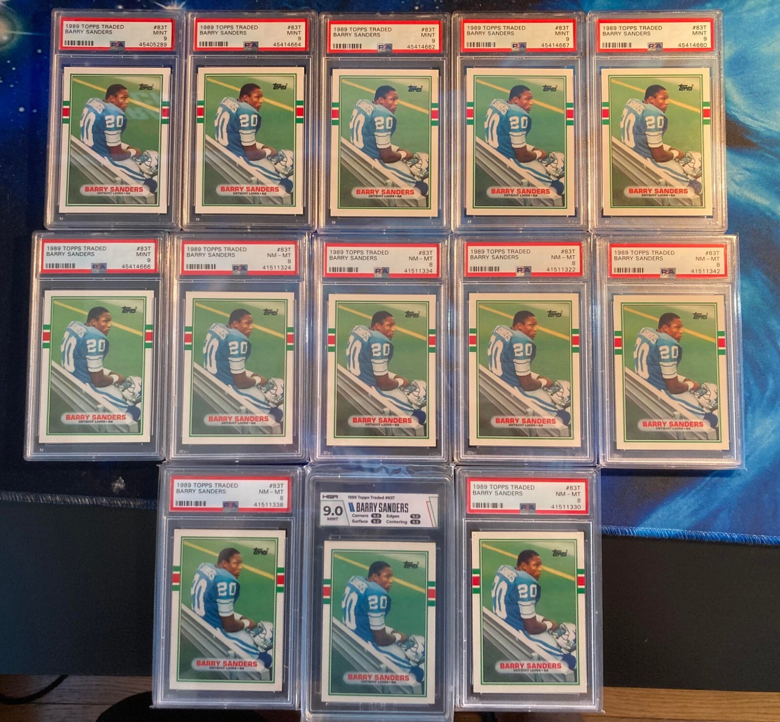 (13) Barry Sanders ROOKIE 1989 Topps Traded #83T LOT. PSA 9’s & 8’s. Great VALUE Без бренда