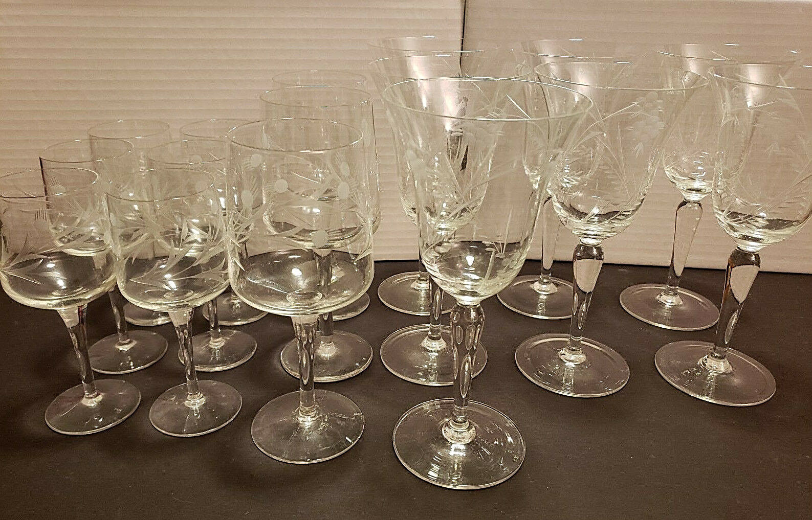 Crystal Wine & Water Goblets Glasses Etched Vintage 1960s lot of 16 Без бренда
