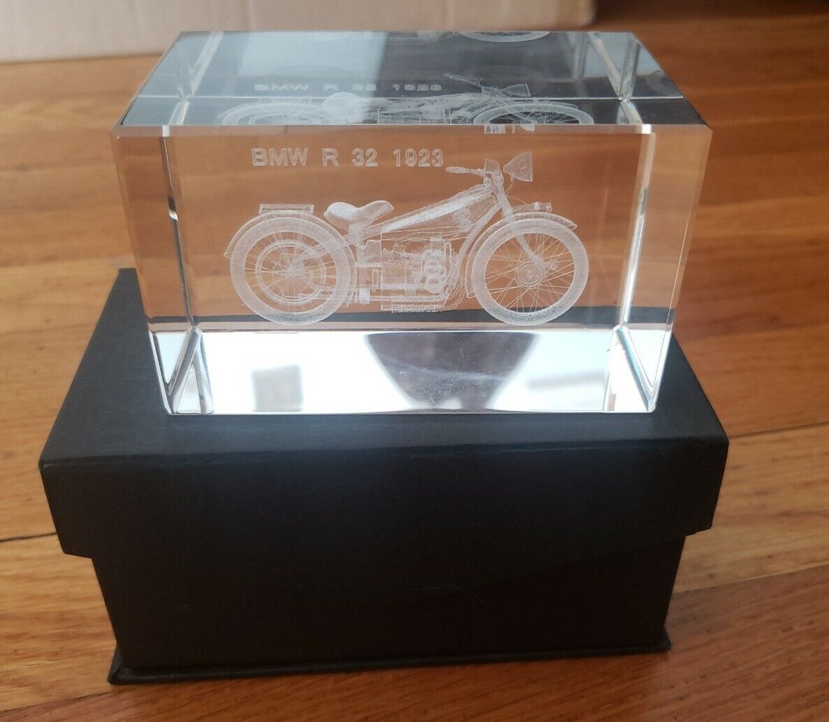 BMW Racing Motorcycles Glass Paperweight Без бренда