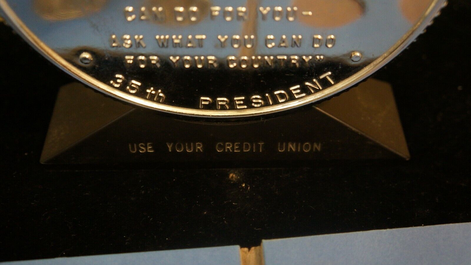 President John F. Kennedy ASTRO Coin Bank w partial filled whitman halves holder Без бренда - фотография #7