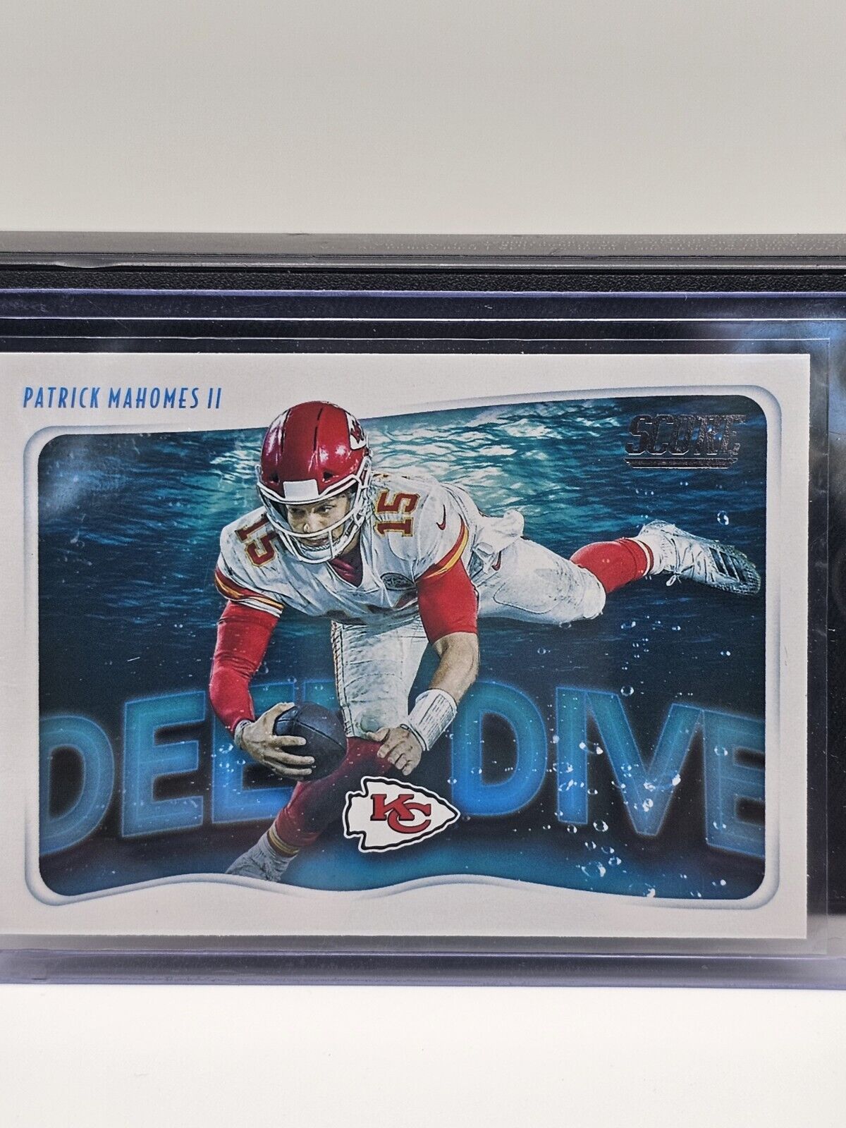 Patrick Mahomes Funko Pop! #148 with 4 Card Collection NFL Kansas City Chiefs Funko 57406 - фотография #5