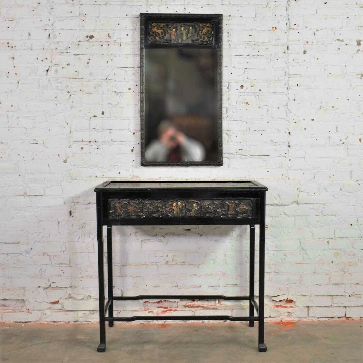 Antique Lacquered Asian Console Table & Mirror w/ Hand Carved Lacquer Figures &  Без бренда