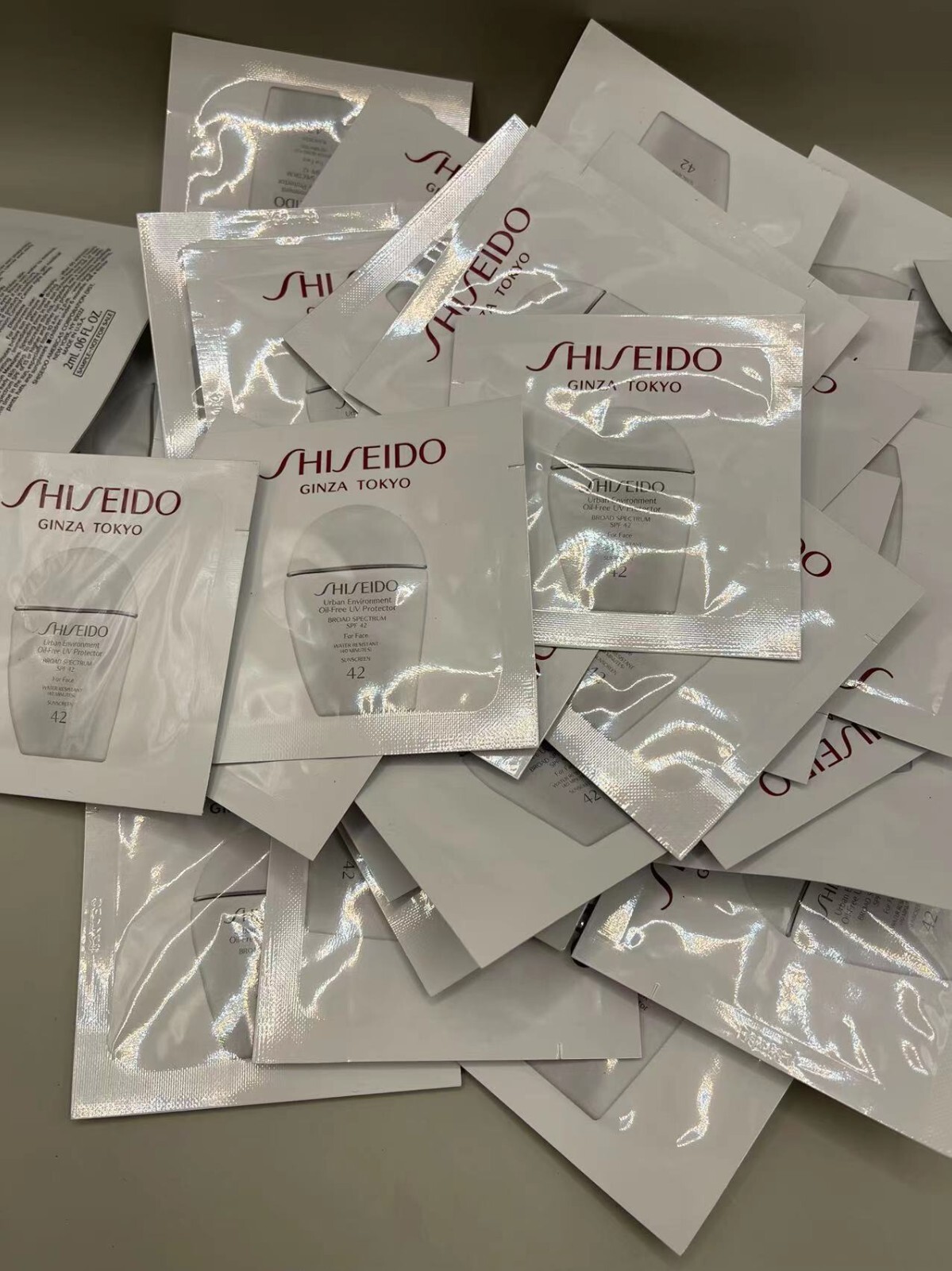 LOT OF 62 SHISEIDO URBAN ENVIRONMENT OIL-FREE UV PROTECTOR SPF 42 FOR FACE 2ML Shiseido - фотография #2