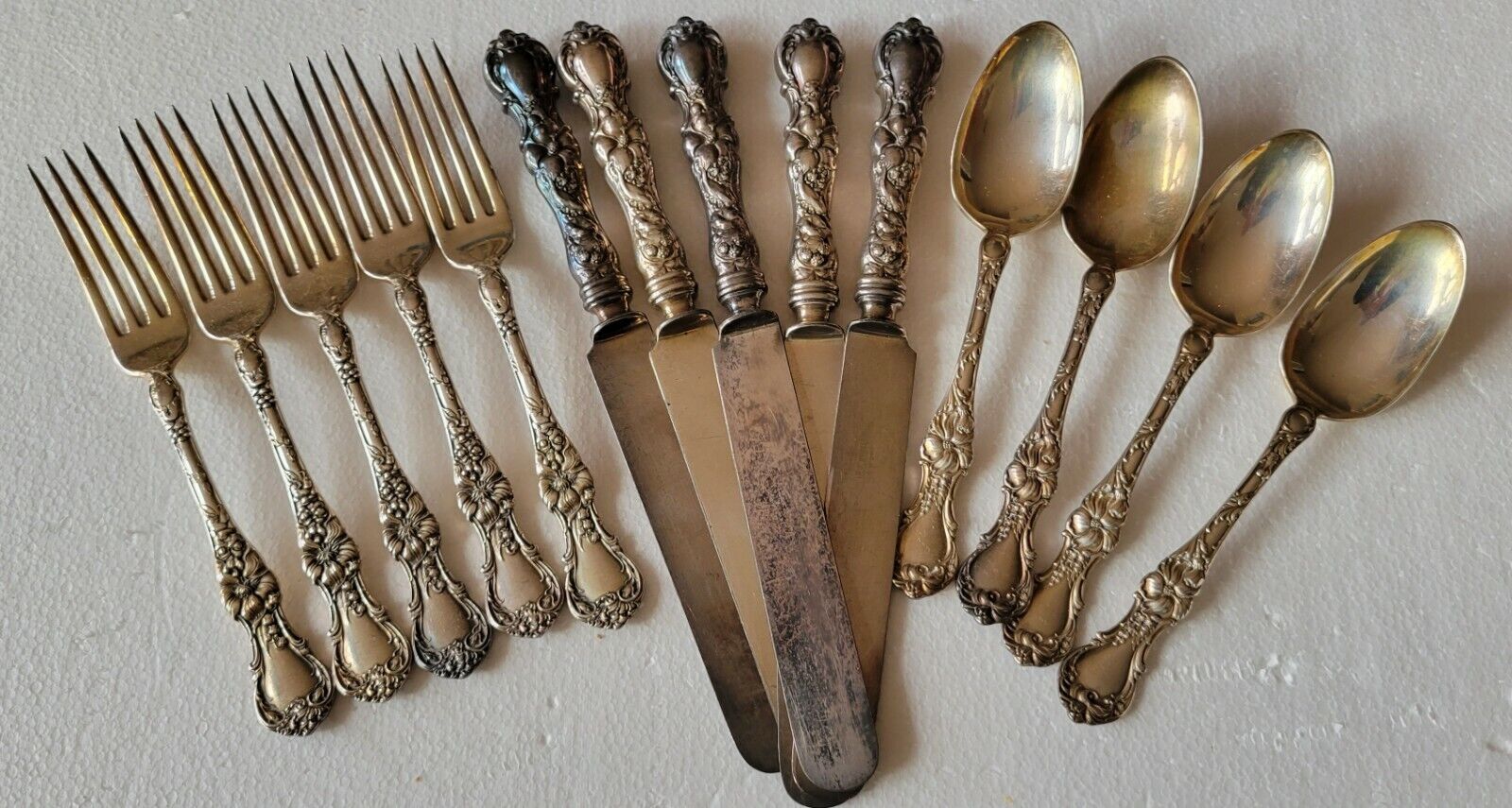 FLORAL Ornate Silverplate Flatware  16 PCS Wallace 1835 WT2allace 1835