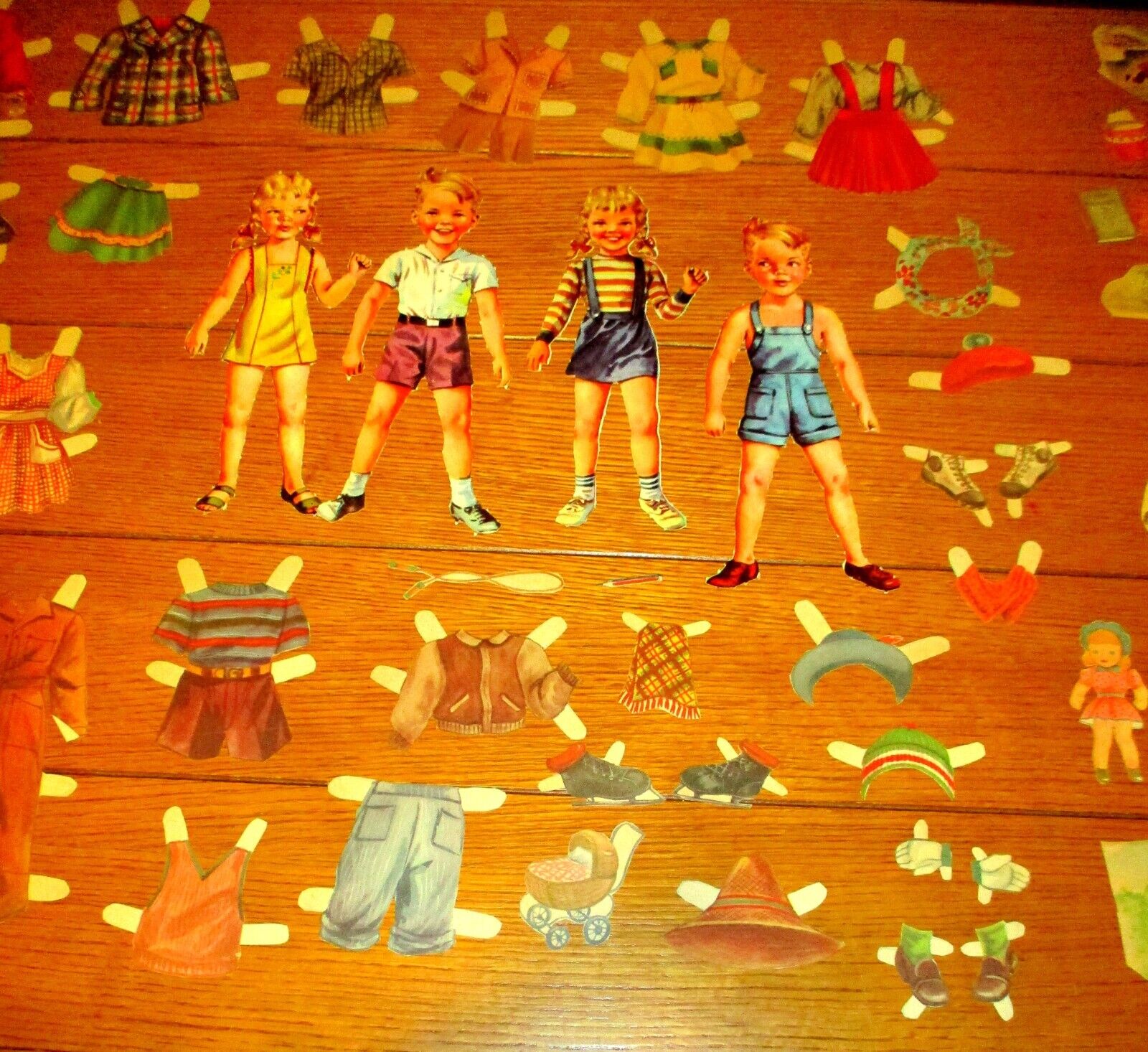 Vintage Paper Doll and Outfit Lot (19) W/ 4 Dolls & 15 Outfits  NICE!!!!     #14 Unbranded - фотография #9