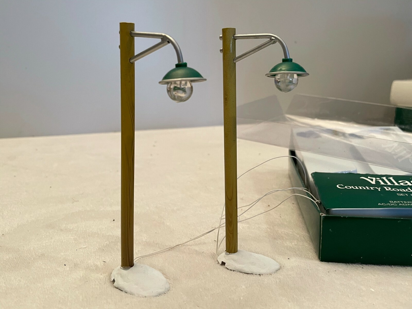 DEPT 56 SNOW VILLAGE COUNTRY ROAD LAMPPOSTS Department 56
