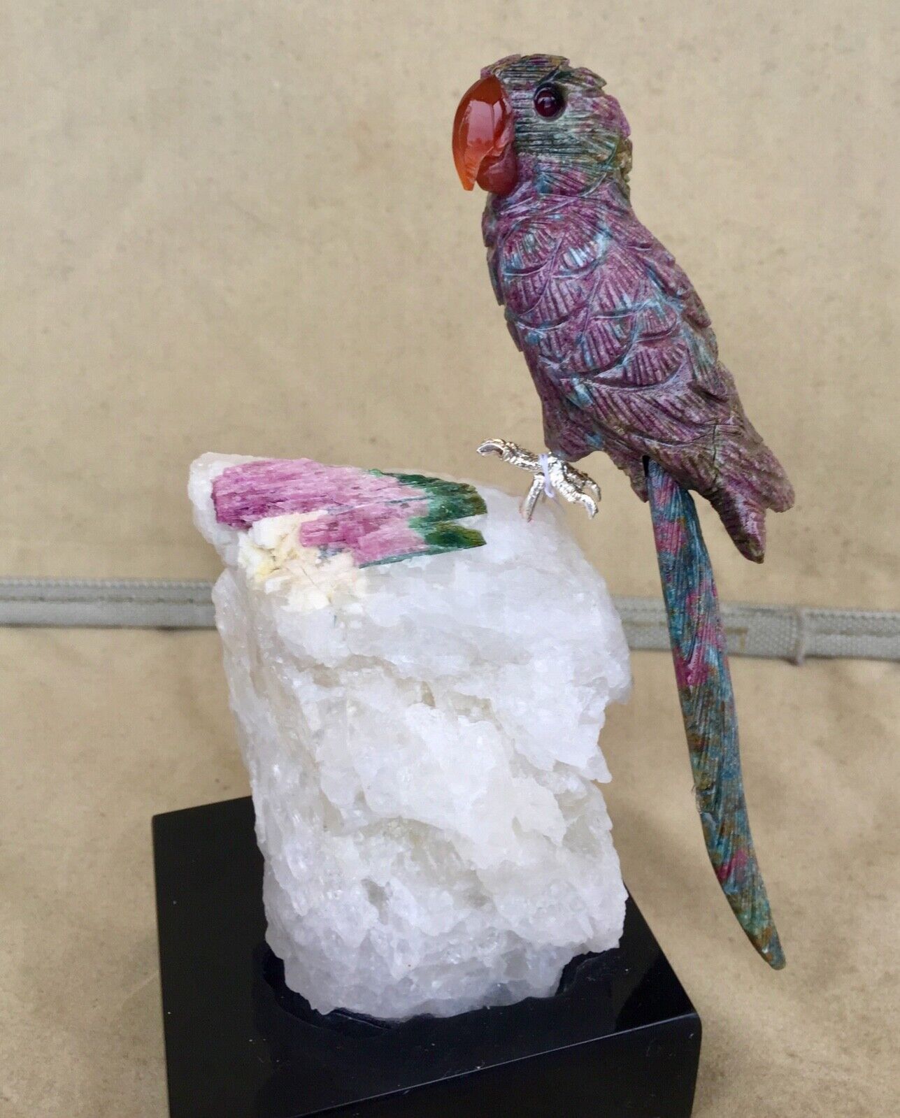 Ruby in Kyanite Macaw on Bicolor Tourmaline 6 3/4" -Peter Muller Без бренда