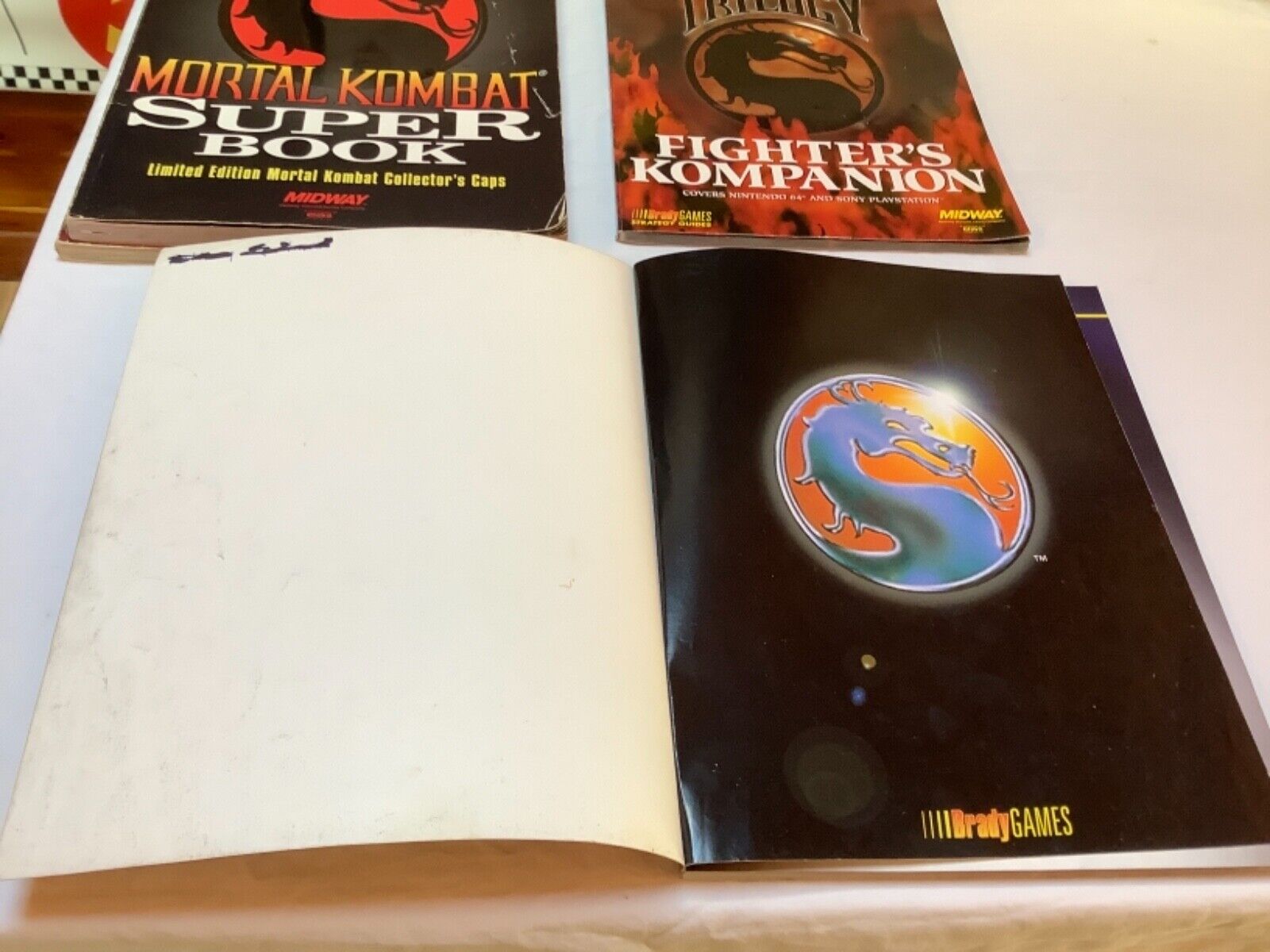Vintage Mortal Kombat Super Book1994, Mortal Kombat Fighters Kompanion 1996, Mor Midway - фотография #8