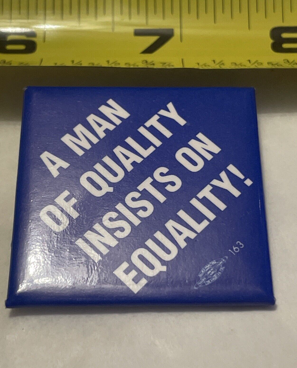 Vintage A Man Of Quality Insists On Equality! Button Без бренда - фотография #3