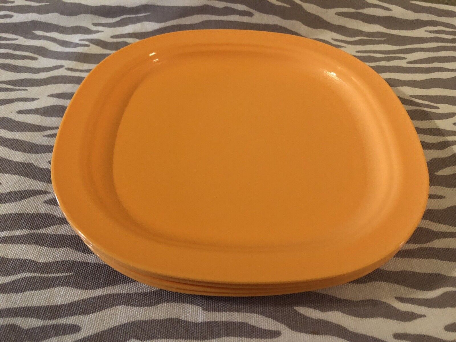 Tupperware Luncheon Plates Dessert Plates Set of 4 Orange 7 3/4” New Tupperware - фотография #7
