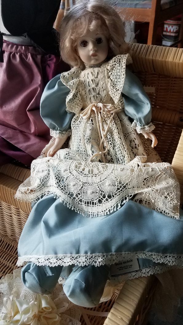 Louis Nichole World Doll ~  #61870 ~ 19" ~ blue dress, hat ~ 1983 The World Doll - фотография #6