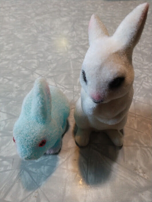 Vintage Set of 2 Flocked Rabbits Blue w/Pink Eyes + White w/ Red Eyes Japan MCM Без бренда - фотография #2